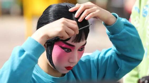 如何成为一名出色的影视剧组化妆师_正规化妆培训 如何成为一名出色的影视剧组化妆师_正规化妆培训